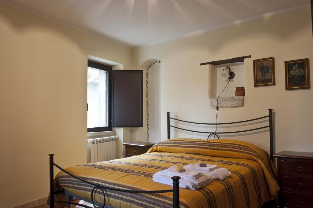 Casa Vacanze "Pietra Viva" Castelnuovo Parano Стая снимка